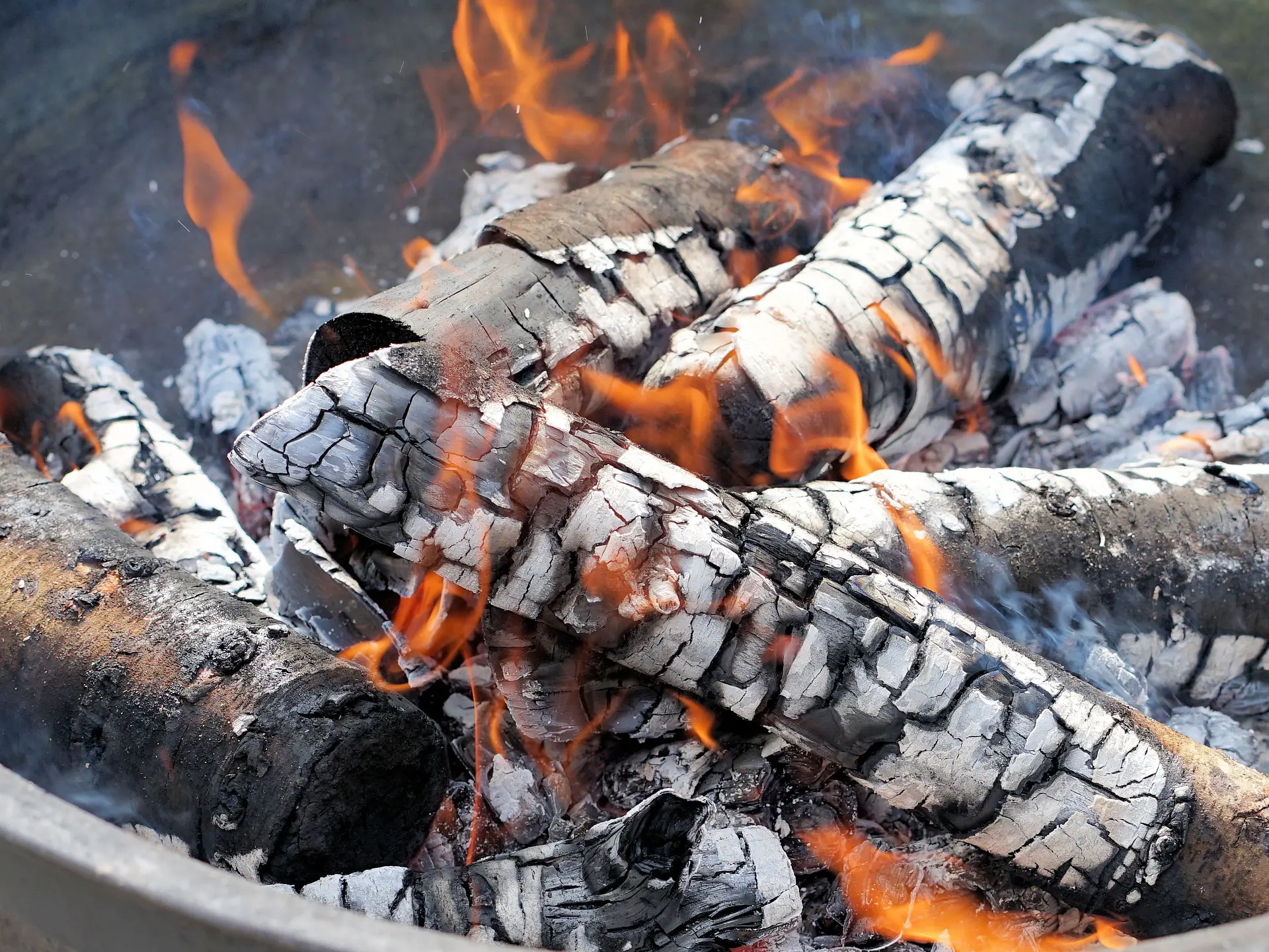 How To Start A Wood Burning Fire Pit, Starting A Fire In A Fire Pit