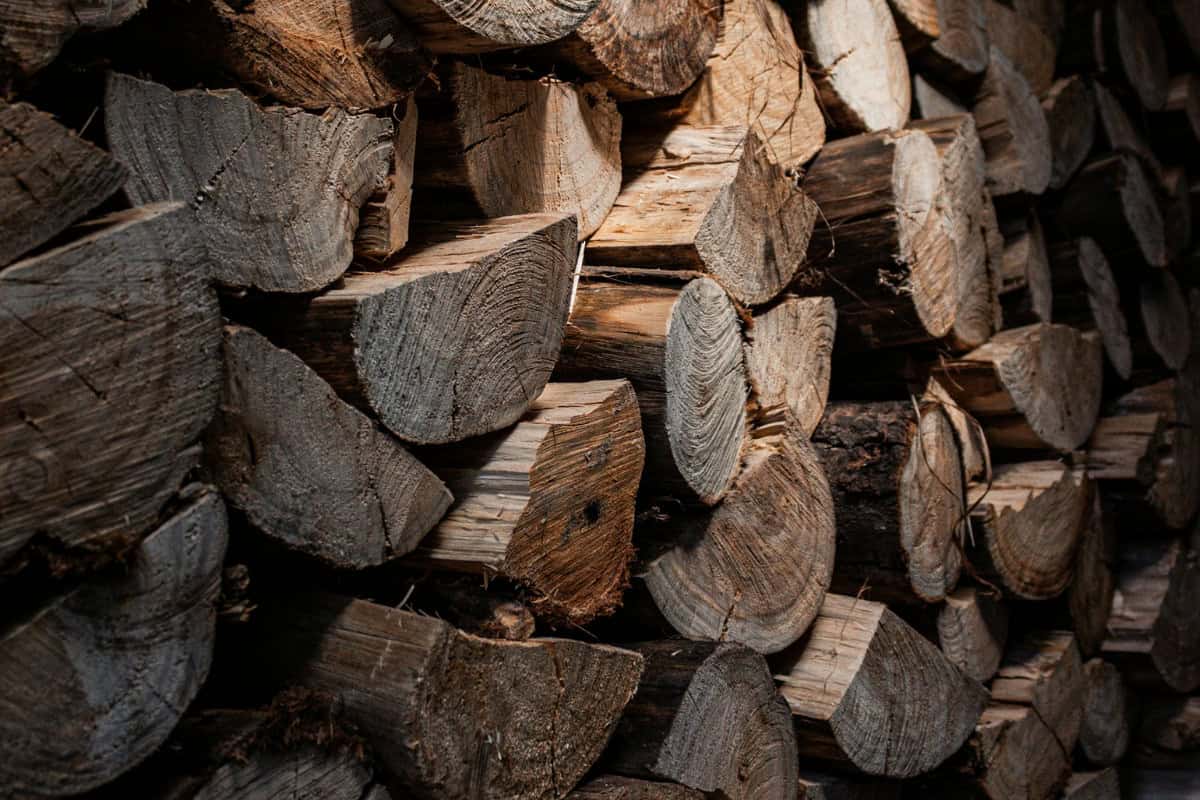 how-to-stack-firewood-kiln-dried Image of kiln-dried wood.