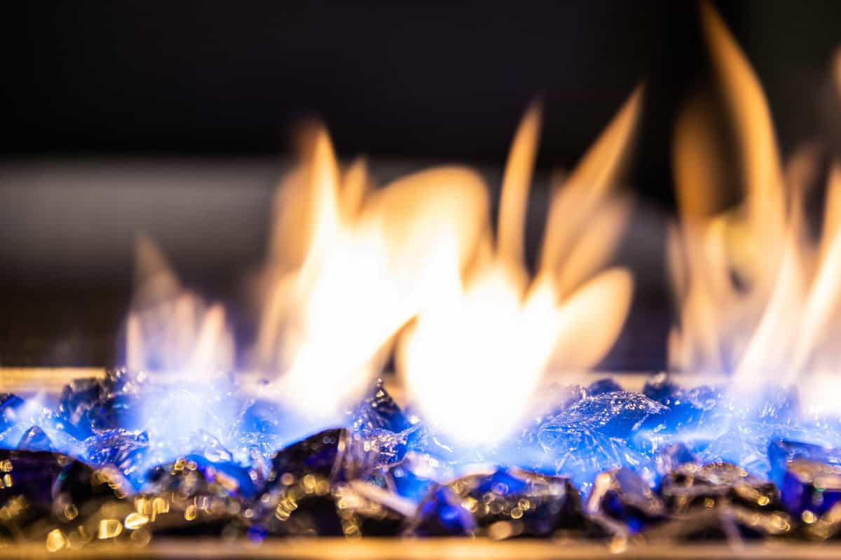 gas-fire-pit-keeps-going-out-closing Image of a burning gas fire pit with black fire rock for a post about why a gas fire pit keeps going out.