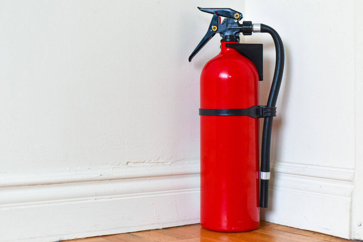 best-fire-pit-for-suburban-backyard-accessories Fire extinguisher for fire safety in backyard or home environment.