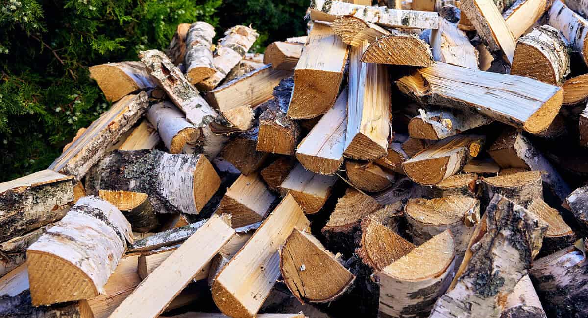 Image of a pile of split firewood for a UK firewood vendor directory.